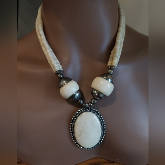 Cream and Silver Pendant Necklace - Picture 9 of 9